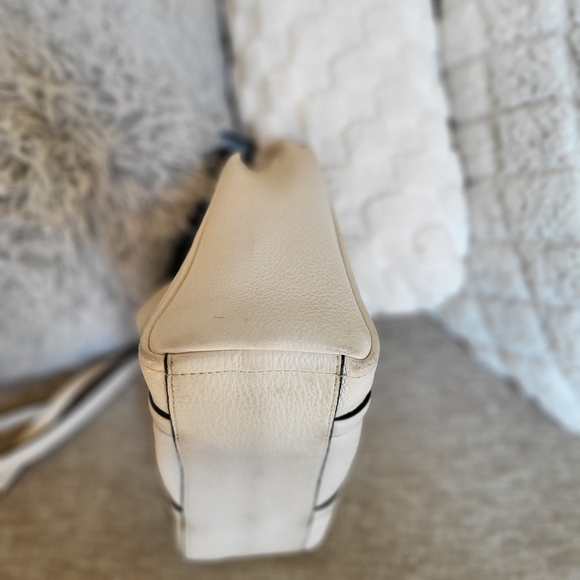 Marc Jacobs Pebbled Leather The Tag Crossbody Bag Off White Magnetic Closure - Picture 7 of 15